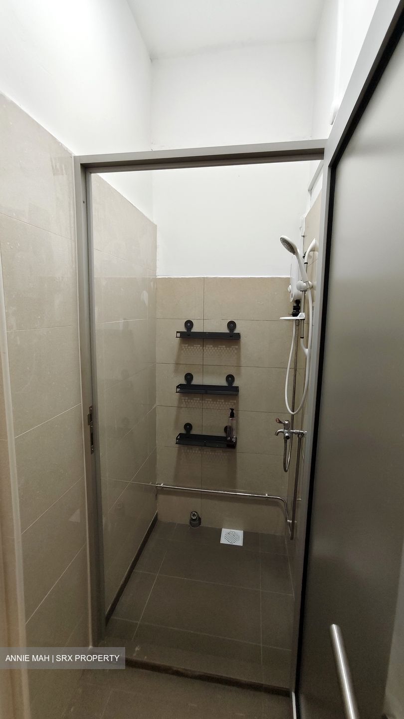Changi Road (D14), Shop House #496655081